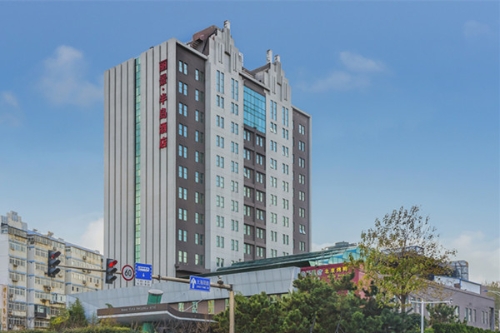 烟台丽景半岛酒店位于烟台cbd中心区,与中国史前海洋文明的重要发源地